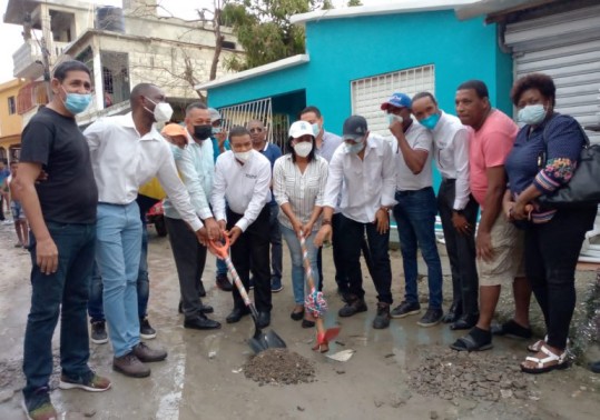 Alcaldía de Boca Chica inicia programa de cementado de callejones