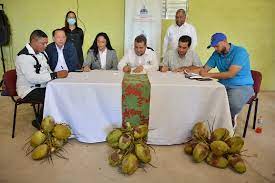 FEDA impulsará proyecto de siembra de coco y reactivará planta procesadora de sustrato en Nagua