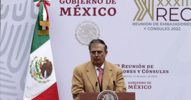 Marcelo Ebrard es nombrado "persona del año" por la demanda del Gobierno mexicano contra los fabricantes de armas estadounidenses