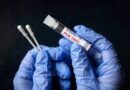 Boris Johnson anunció que el Reino Unido eliminará los test de COVID obligatorios para los viajeros vacunados