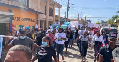 Marchan en Monte Plata pidiendo destitución de fiscales por supuesta corrupción