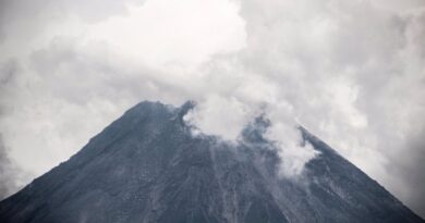 El monte Merapi entra en erupción varias veces en Indonesia y provoca evacuación de más de 200 personas