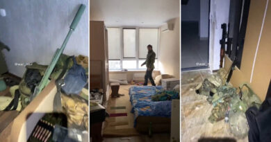 Mercenarios extranjeros graban sus posiciones dentro de un edificio residencial cerca de Kiev
