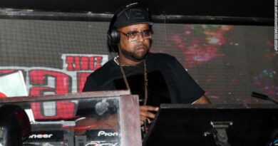 DJ Kay Slay, experto del hip-hop de Nueva York, muere por complicaciones de Covid-19