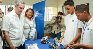 Presidente Abinader deja iniciada primera Feria Científica y Tecnológica en SDE