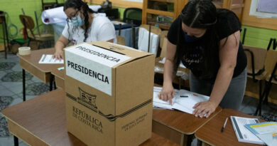 Abren los colegios electorales en Costa Rica, que elige a su próximo presidente
