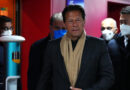 El ex primer ministro de Pakistán dice que su destitución fue fruto de "una conspiración extranjera" y llama a "la lucha por la libertad"