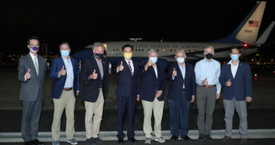 Un grupo de seis congresistas estadounidenses llega a Taiwán en una visita no anunciada