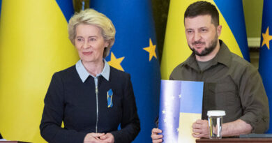 Líder de la UE visita a Zelenski en Ucrania: Augura la "descomposición" de Rusia y un "futuro europeo" para Ucrania 