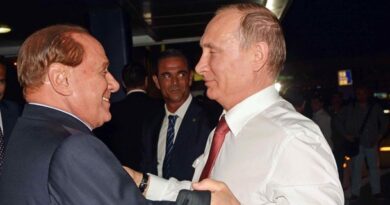 Berlusconi dijo que estaba decepcionado con Putin, a quien solía considerar su amigo.