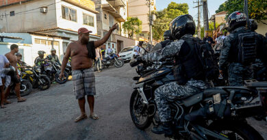 Elevan a 25 los muertos en operación militar en favela de Río de Janeiro y Bolsonaro defiende incursión