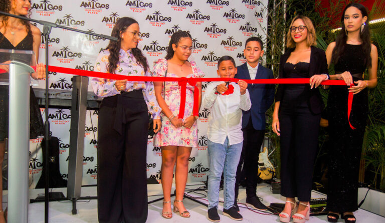Amigos Plaza inaugura nuevo restaurante