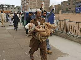 Al menos 920 muertos y cientos de heridos en un fuerte terremoto en Afganistán