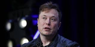 Elon Musk quiere recortar el 10% de la fuerza laboral de Tesla e hizo un sombrío pronóstico sobre la economía