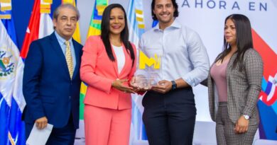 Filántropo Raymond Jr. Rodríguez recibe reconocimiento en XlX Cumbre Latinoamericana por su labor altruista