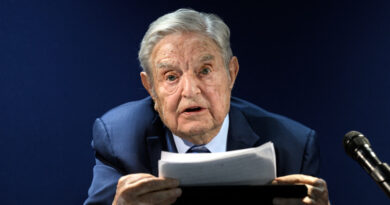 George Soros advierte de que EE.UU. pronto podría convertirse en un "régimen represivo"