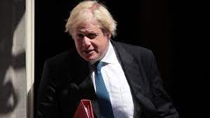 Renunciaron otros dos miembros del Gobierno británico y aumenta la presión para Boris Johnson