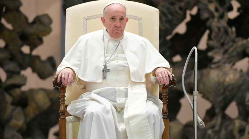 Papa Francisco debe cancelar reunión ante el "empeoramiento del dolor" que arrastra en su rodilla
