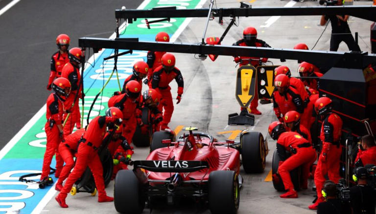 Mika Salo se burla y aplasta a Ferrari