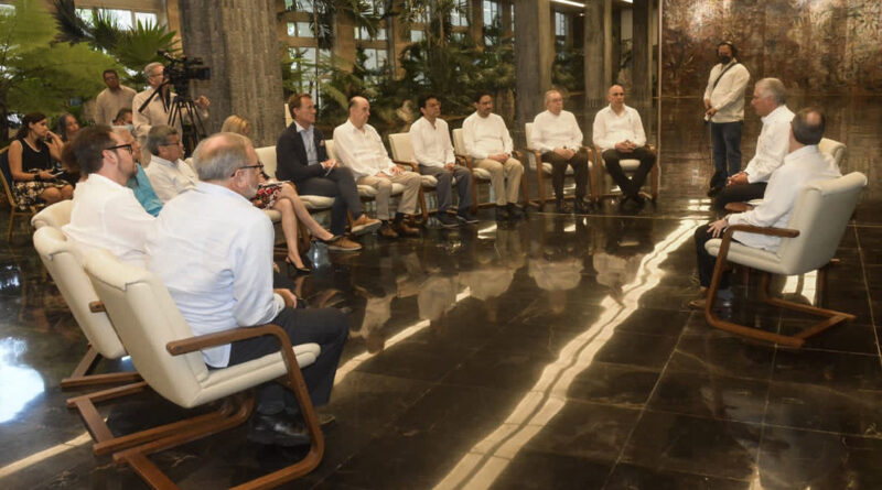 El presidente cubano Díaz-Canel dialoga con representantes del Gobierno colombiano y del ELN