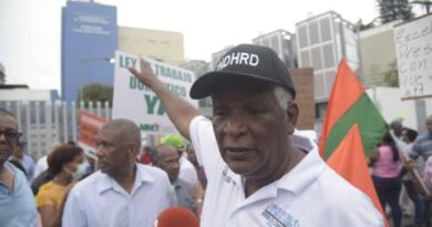 Marchan contra supuesto intento de privatizar la Ciudad Sanitaria Luis Eduardo Aybar