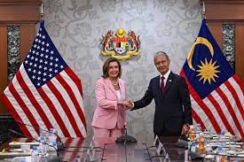 Nancy Pelosi llegó a Malasia entre las amenazas de China por su posible visita a Taiwán