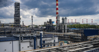 Bloomberg: La UE podría posponer la introducción de un tope a los precios del petróleo ruso