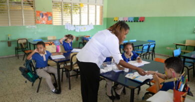 Las lluvias empañan inicio del año escolar en Santo Domingo