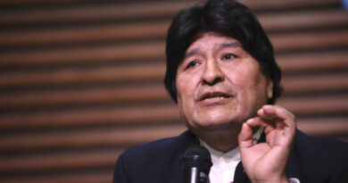 Evo Morales asegura que hay un plan para "defenestrar" a la dirigencia del gobernante partido boliviano MAS