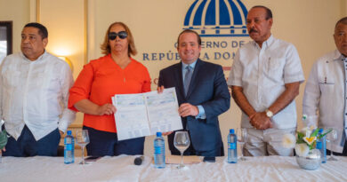 Ministro Paliza entrega más de RD 10 millones en San Cristóbal dirigidos al sector deportivo, social y agropecuario