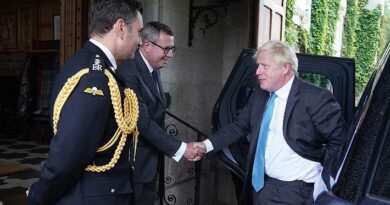 Boris Johnson renuncia formalmente como Primer Ministro del Reino Unido ante Isabel II