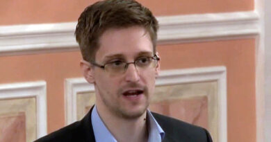 Vladimir Putin otorga la nacionalidad rusa a Edward Snowden