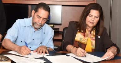 Consulado y CENAPEC promoverán desarrollo académico de dominicanos con acuerdo de colaboración