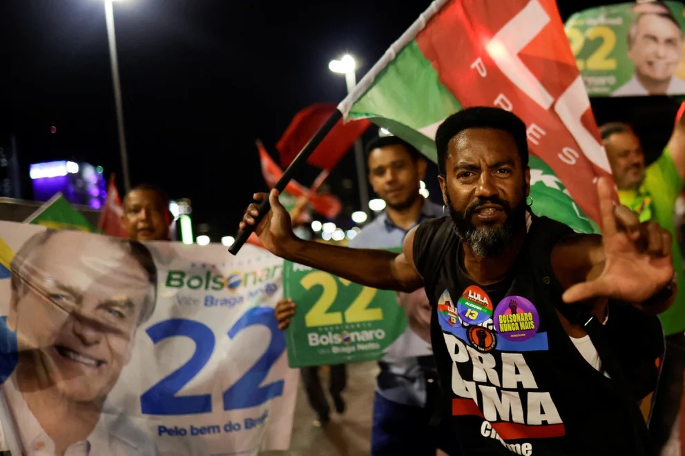 Alarma en Brasil por el avance del Tribunal Superior Electoral contra los medios de comunicacación en campaña