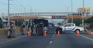 Vehículo de INPOSDOM se accidenta en autopista Las Américas 