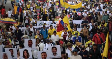 Colombia: Miles de personas protestan en rechazo de la reforma tributaria impulsada por Petro