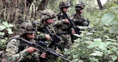 Colombia despliega militares en zona fronteriza con Ecuador y Perú para combatir a los grupos armados
