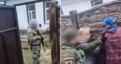 Soldados ucranianos realizan una "filtración" de civiles denunciados por vecinos en Jersón