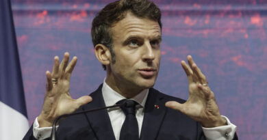 La ley antiinflación de EE.UU. es "súper agresiva" hacia las empresas europeas y amenaza con "fragmentar a Occidente", advierte Macron