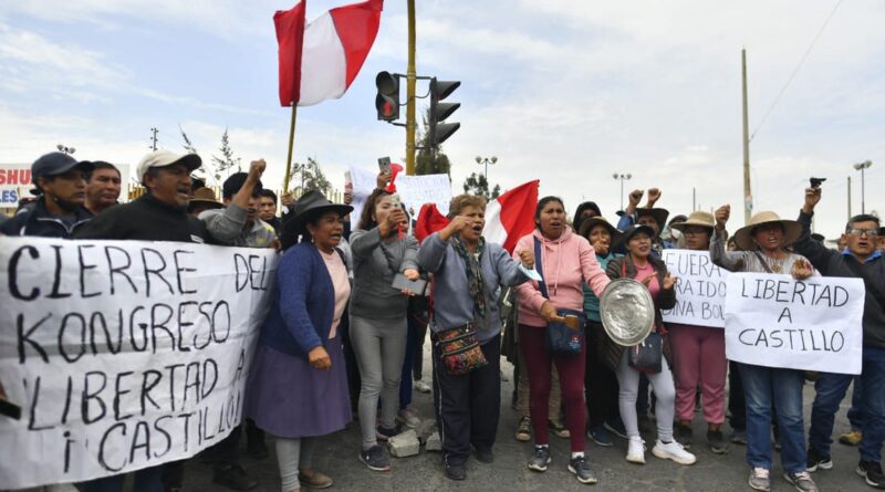 Manifestantes toman el aeropuerto de Arequipa para exigir la renuncia de Boluarte