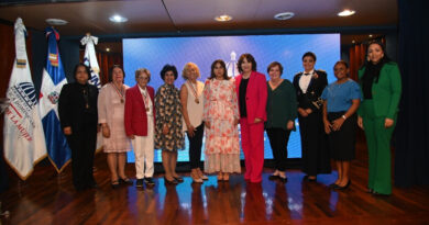 Ministerio de la Mujer destaca trayectoria de mujeres meritorias en libros y documentales