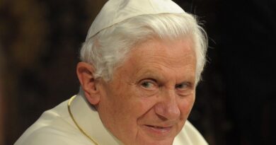 Adiós a Benedicto XVI, humilde trabajador de la viña del Señor