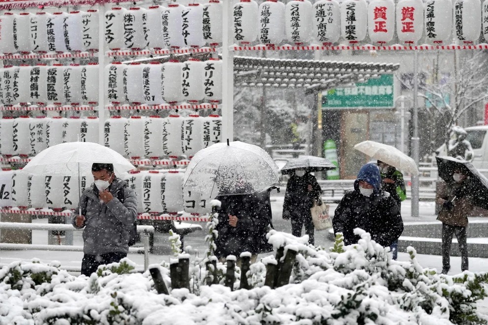 17 muertos y más de 90 heridos es el saldo de las fuertes nevadas que golpean Japón