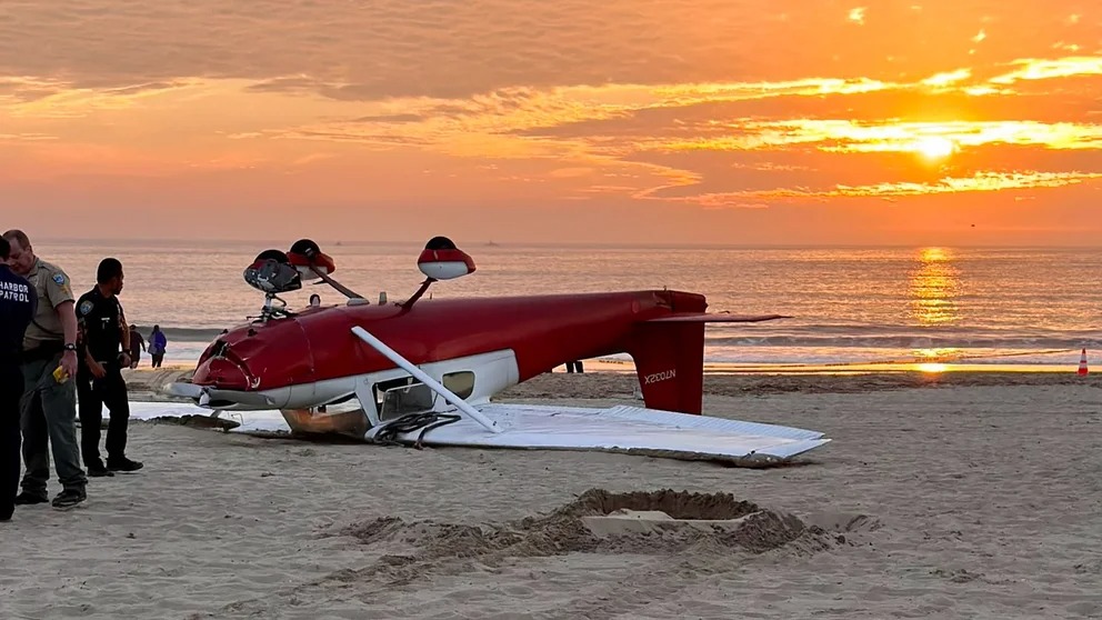 Un ex alcalde murió en un accidente de avioneta en una playa de California
