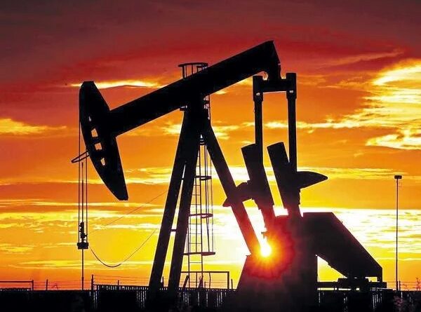 Precio del petróleo continúa al alza y cierra en US$79.59