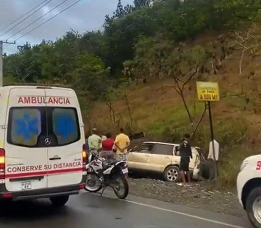 Dos muertos y dos heridos en accidente de tránsito en la autopista Duarte