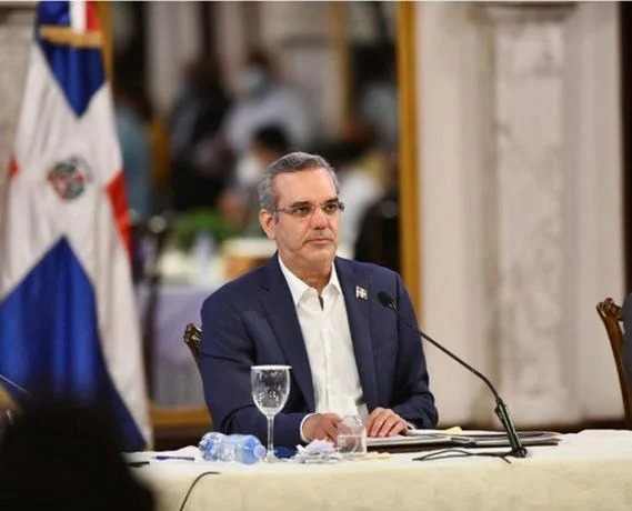 Abinader promulga ley de comercio marítimo