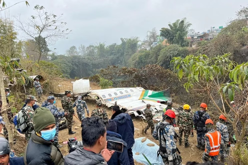 Continúa la búsqueda de cuatro cuerpos desaparecidos en el accidente aéreo de Nepal: hallaron las cajas negras