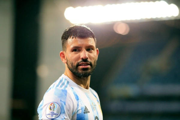 El 'Kun' Agüero volverá a jugar al fútbol y este sería su nuevo equipo