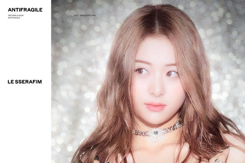 Huh Yun-jin de Le Sserafim lanza su nueva canción 'I≠DOLL'
